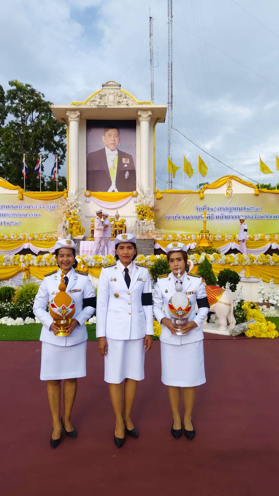 title - ปฏิรูปที่ดินจังหวัดเพชรบุรี มอบหมายให้ นางสาวขวัญใจ เพชรสวน นักวิชาการปฏิรูปที่ดินชำนาญการ พร้อมด้วย เจ้าหน้าที่ ส.ป.ก.เพชรบุรี ร่วมกิจกรรมเฉลิมพระเกียรติพระบาทสมเด็จพระเจ้าอยู่หัว เนื่องในโอกาสวันเฉลิมพระชนมพรรษา 28 กรกฎาคม 2569